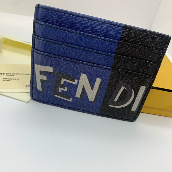 ❤️SOLD❤️🍀Fendi Vocabulary Leather Card Case - Picture 5 of 6
